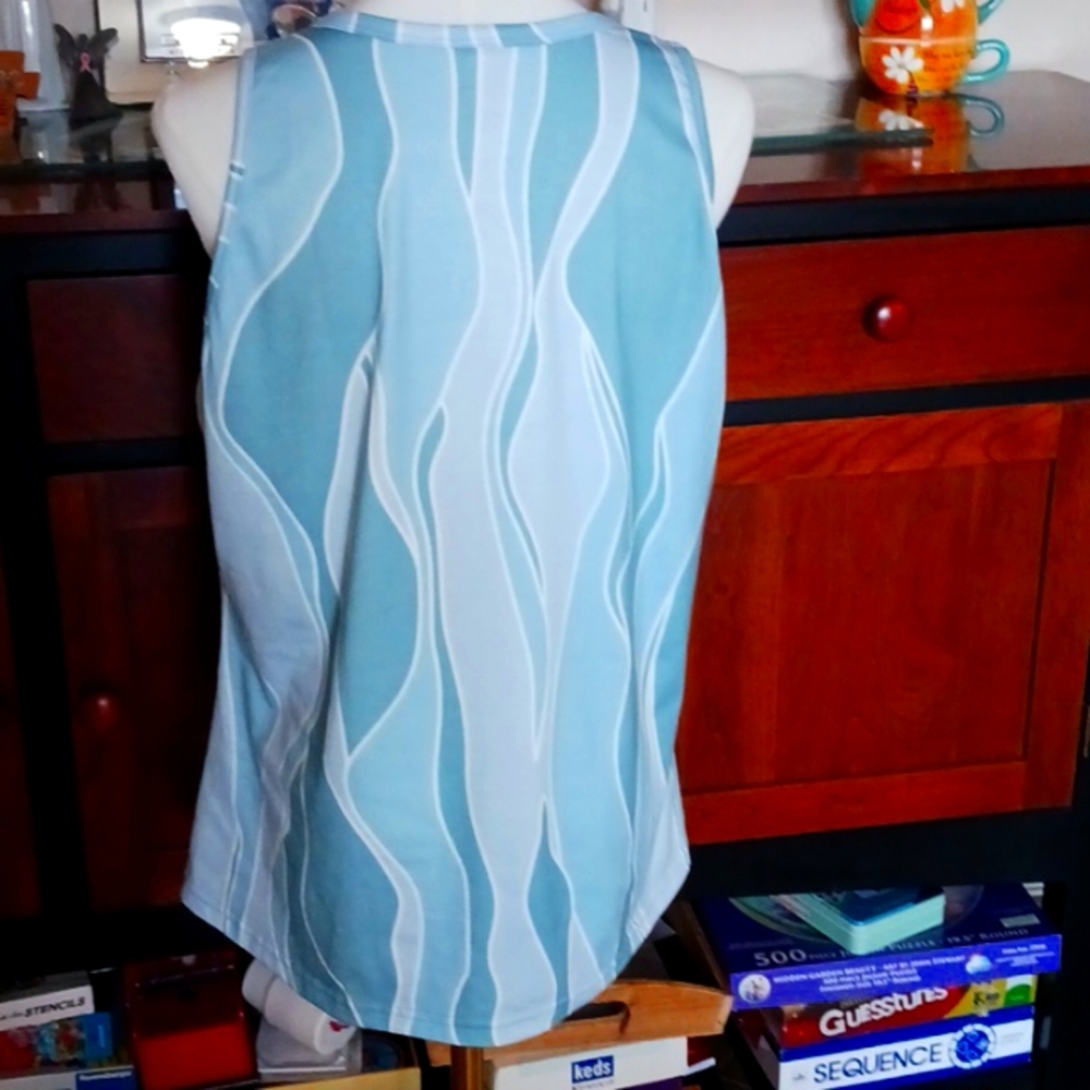 Elegant Blue Sleeveless Top - Picture 6 of 6